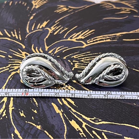 5/$75 Vintage 1980s Large Silver Classic Twisted Rope Design Clip-on Earrings B2 - Picture 4 of 5